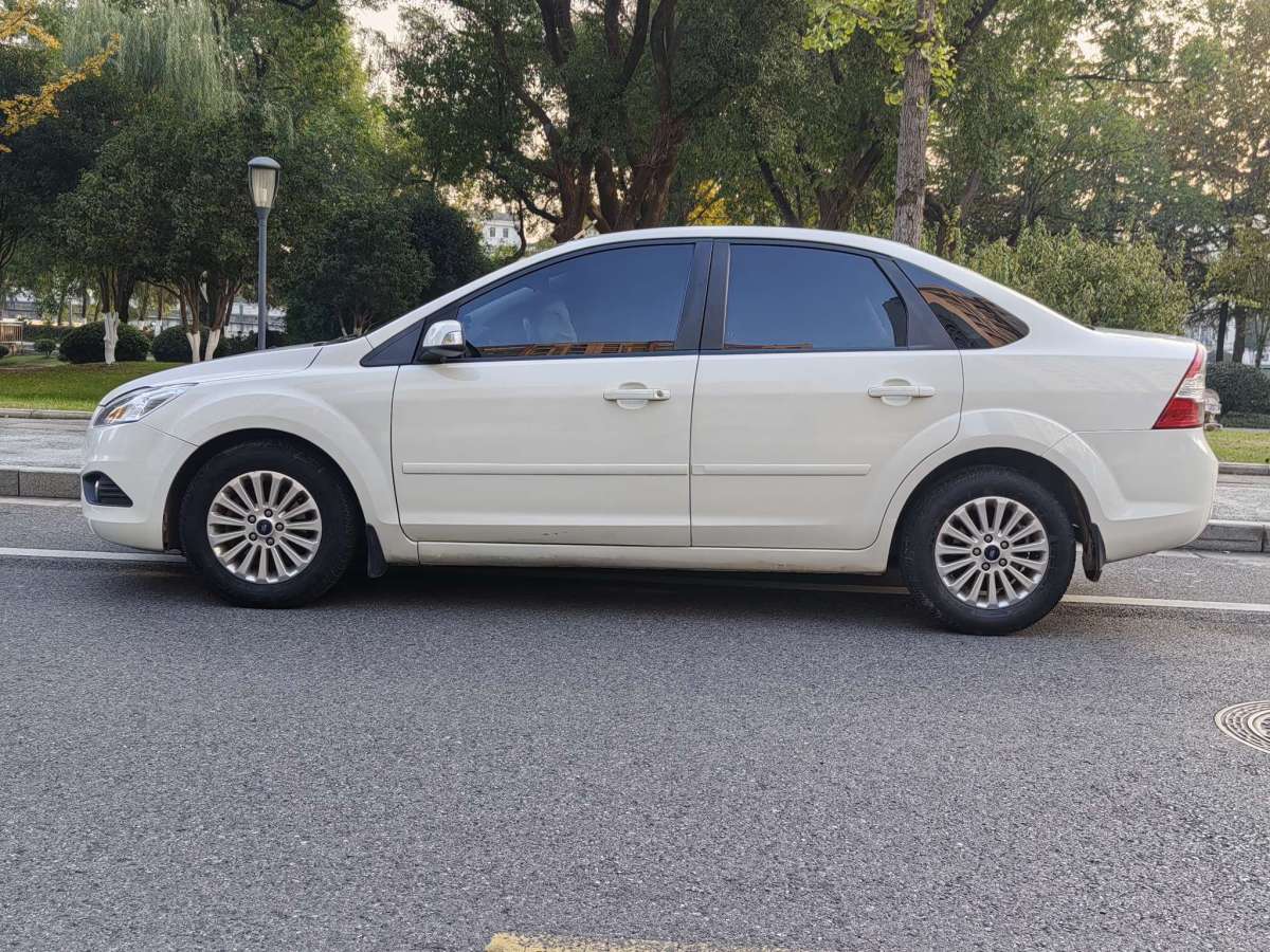 Ford Focus (Imported) 2014 car image #5