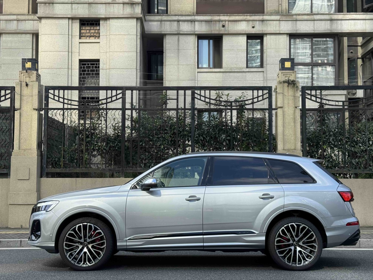Audi SQ7 2024 car image #5