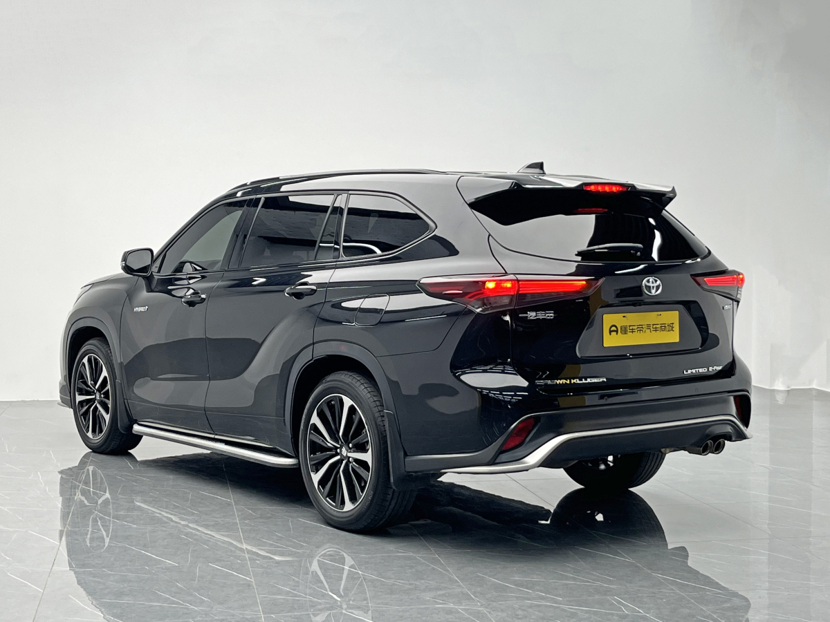 Toyota Crown Kluger 2024 immagine di auto #5