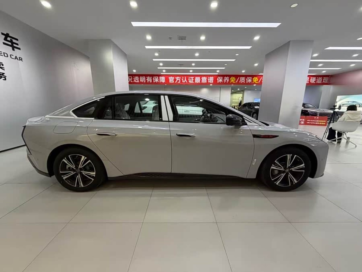 HongQi EH7 2025 #5 HongQi EH7 2025 car image #5