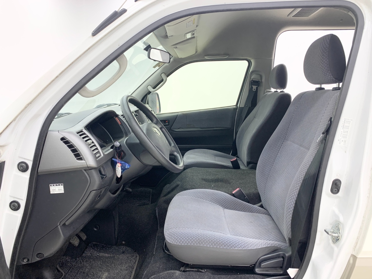 Toyota Hiace 2012 car image #5
