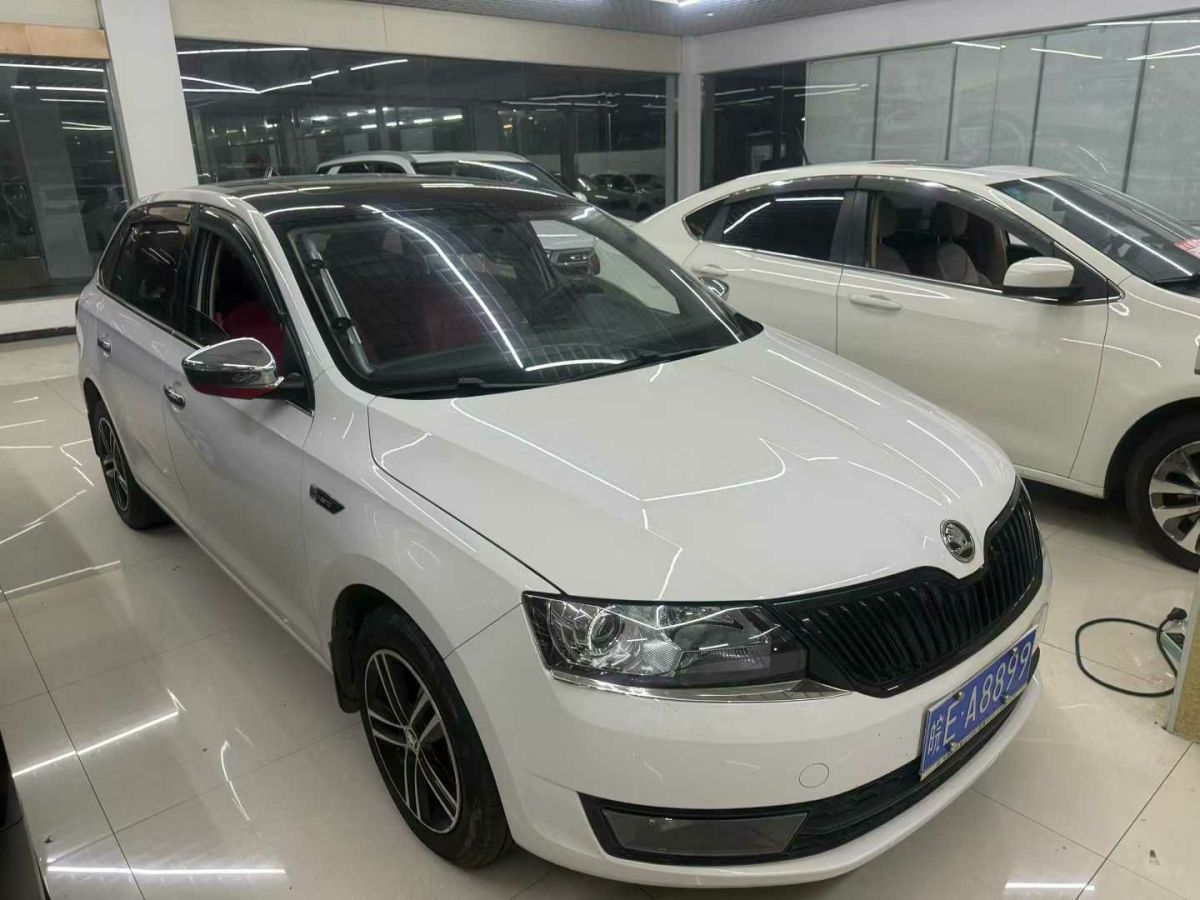 Skoda Rapid Spaceback 2016 car image #5