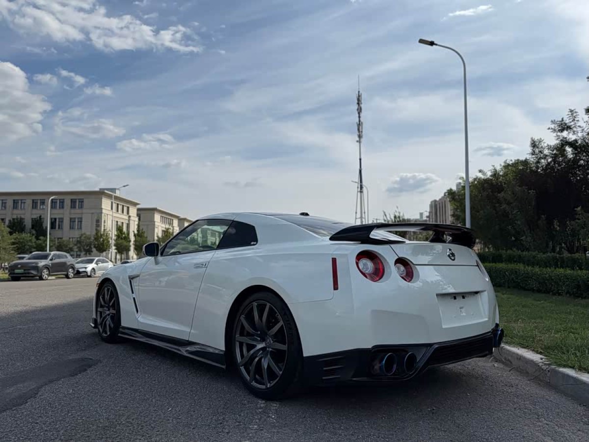 Nissan GT-R 2018 imagen de coche #5