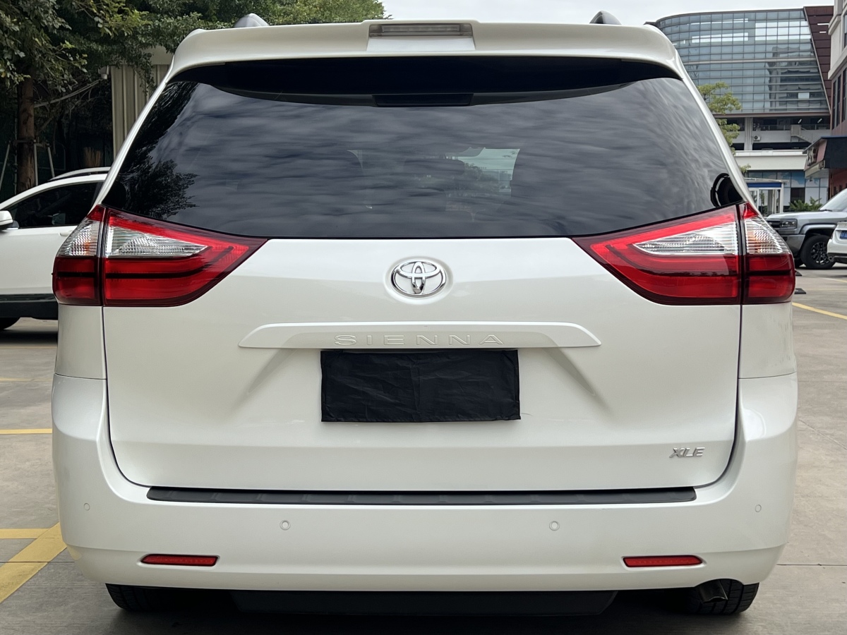 Toyota SIENNA 2018 #5 Toyota SIENNA 2018 car image #5
