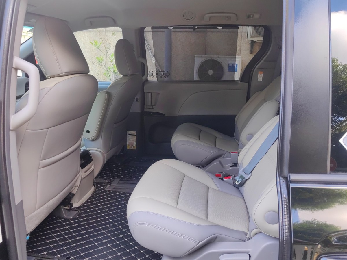 Toyota SIENNA 2015 #5 Toyota SIENNA 2015 car image #5