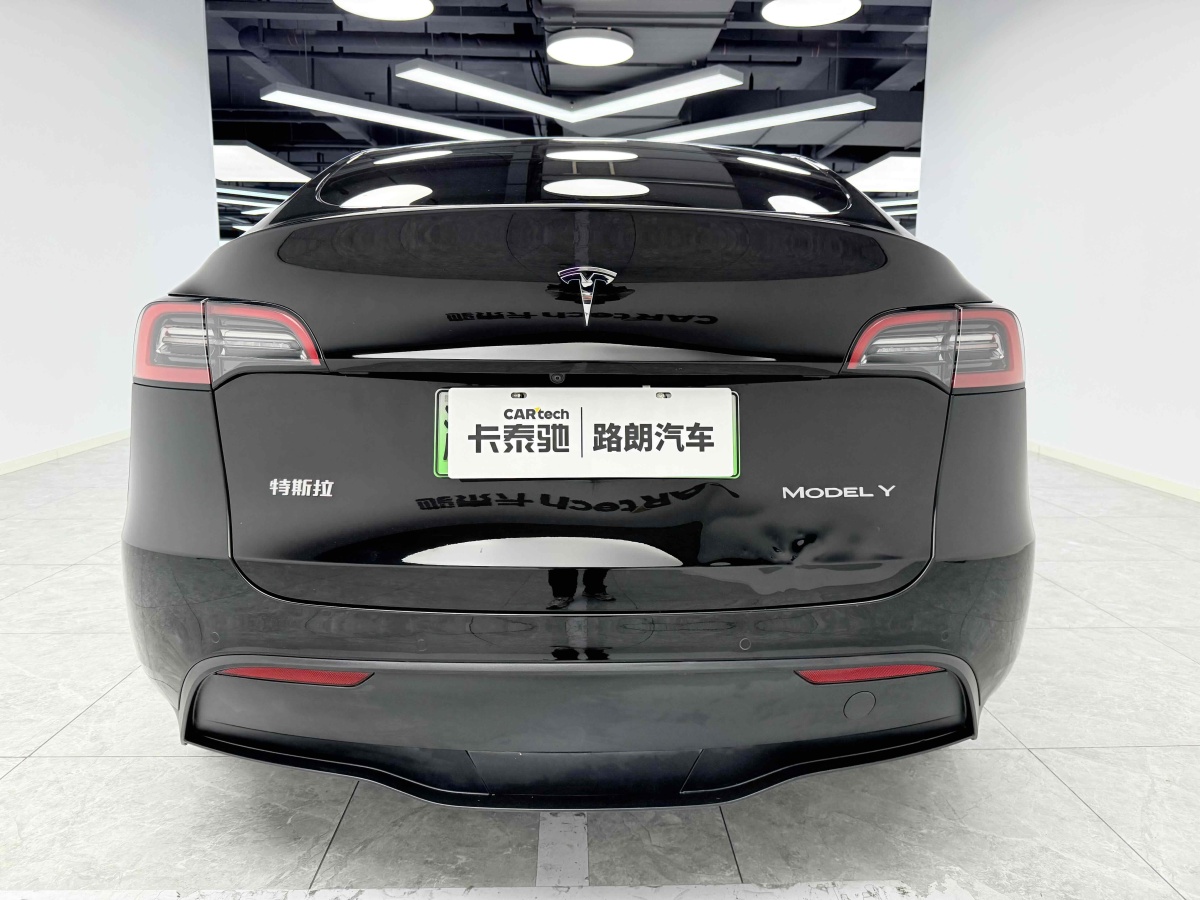 Tesla Model Y 2023 car image #5