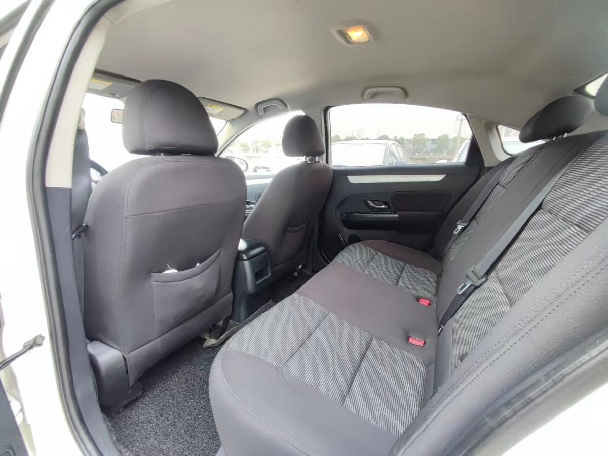 Forthing JOYEAR S50 2015 #5 Forthing JOYEAR S50 2015 immagine di auto #5