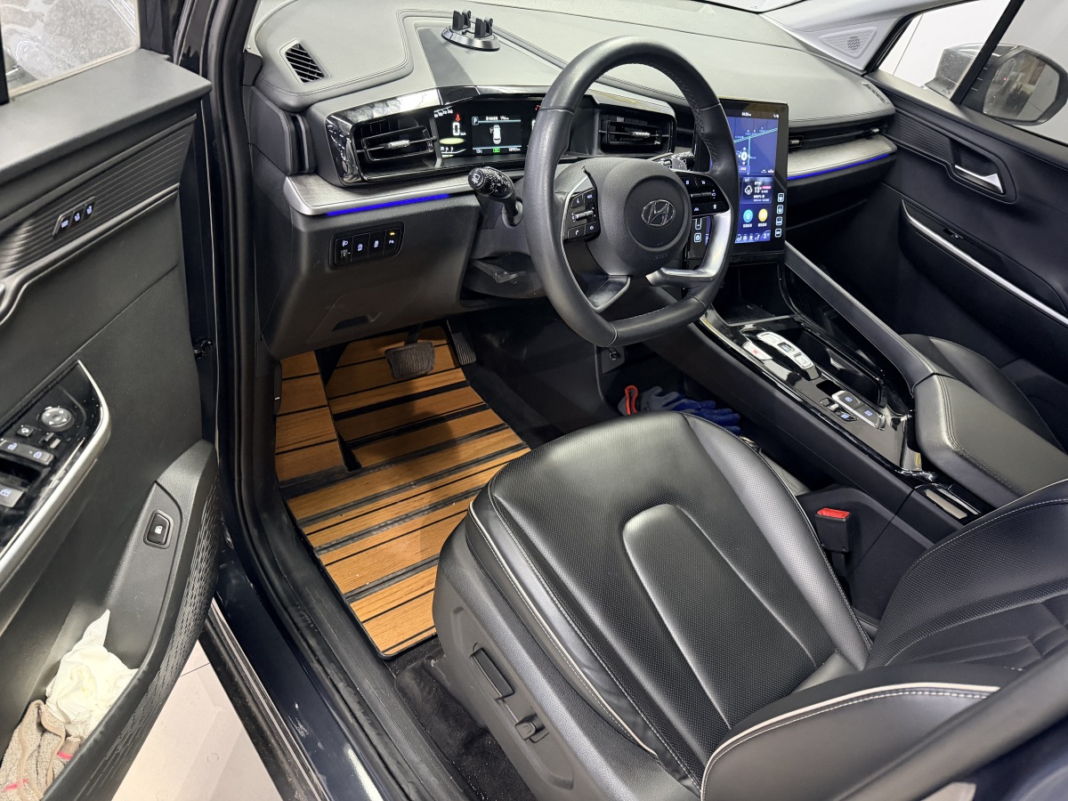 Hyundai Custo 2023 car image #5