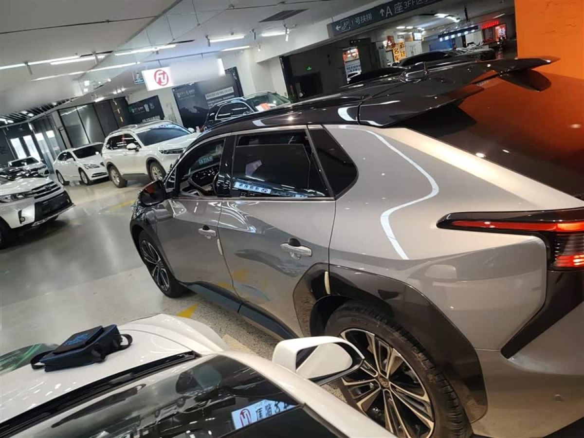 Toyota bZ4X 2022 immagine di auto #5