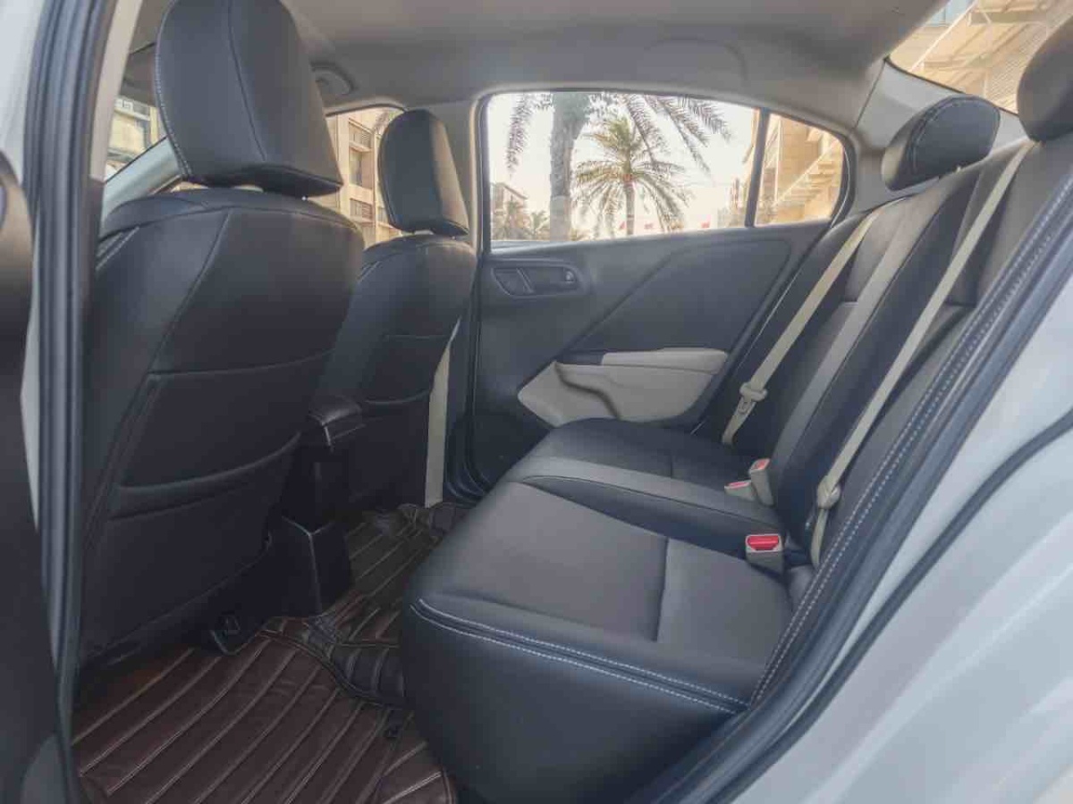 Honda Greiz 2017 car image #5