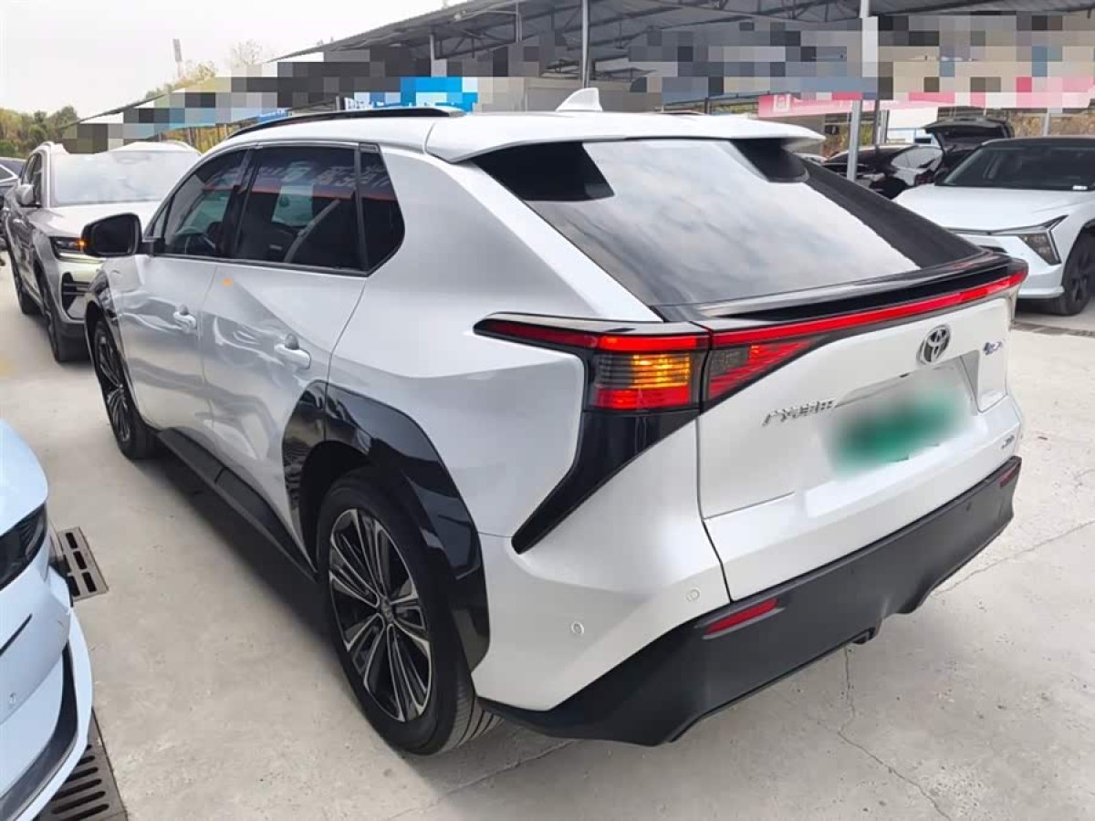 Toyota bZ4X 2022 immagine di auto #5