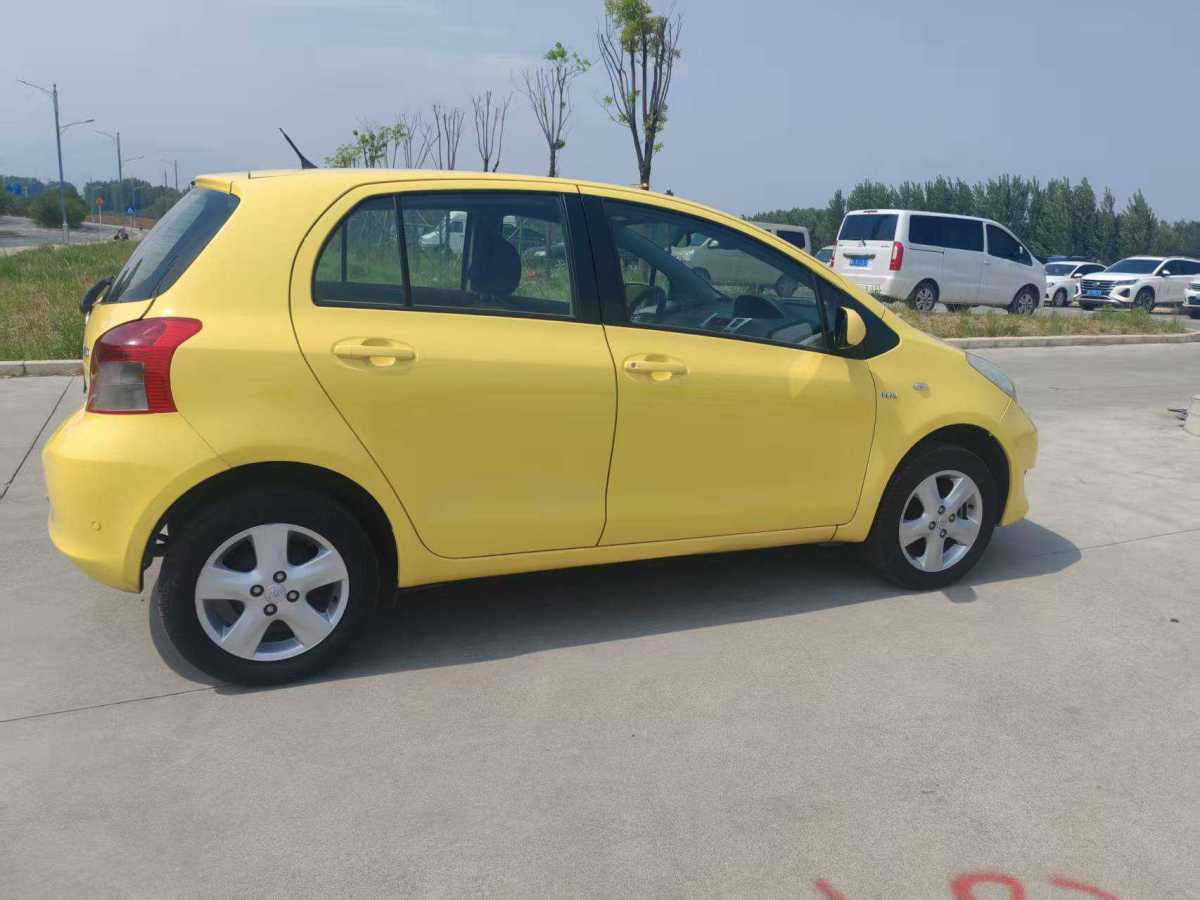 Toyota Yaris 2010 imagem de carro #5