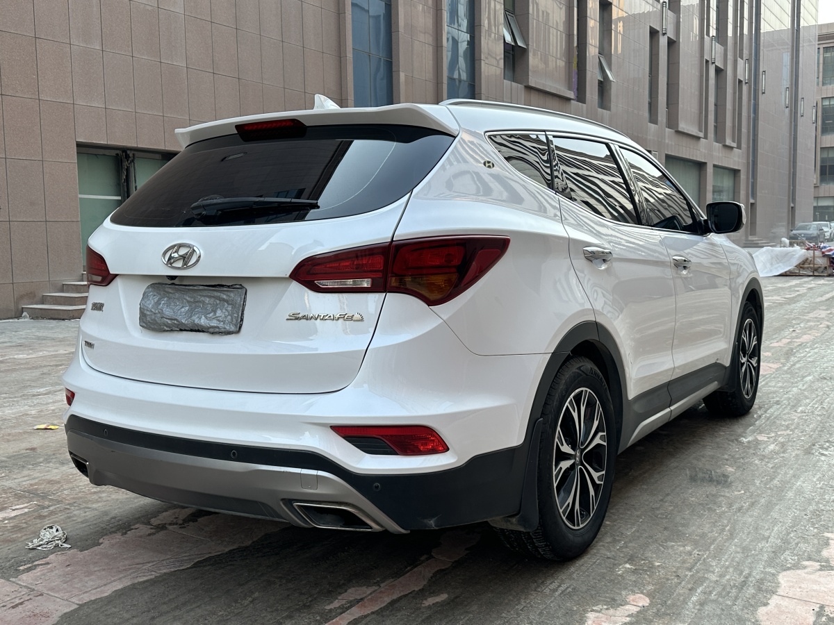 Hyundai Santa Fe 2018 car image #5