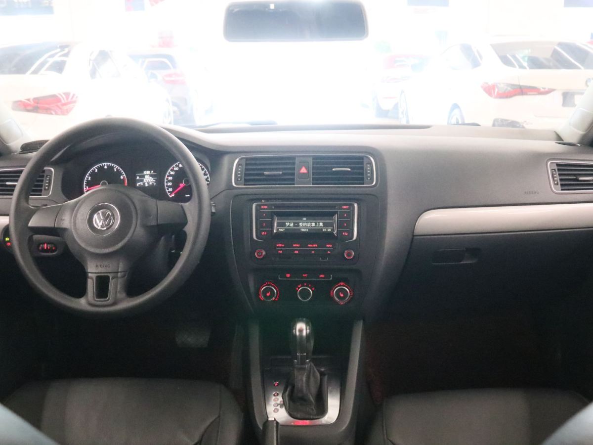 Volkswagen Sagitar 2013 immagine di auto #5