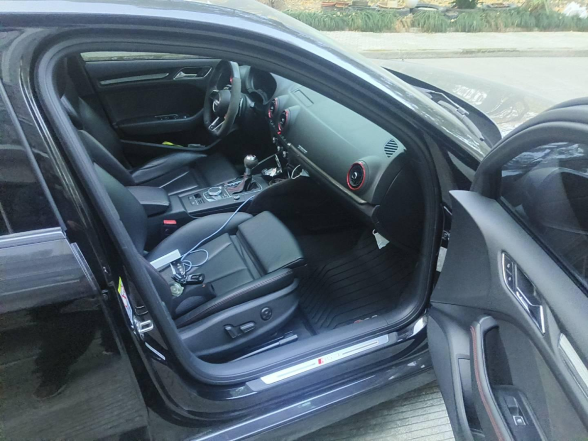 Audi RS 3 2018 car image #5