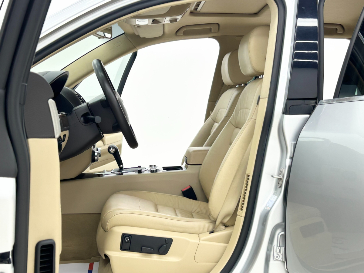 Volkswagen Touareg 2010 car image #5