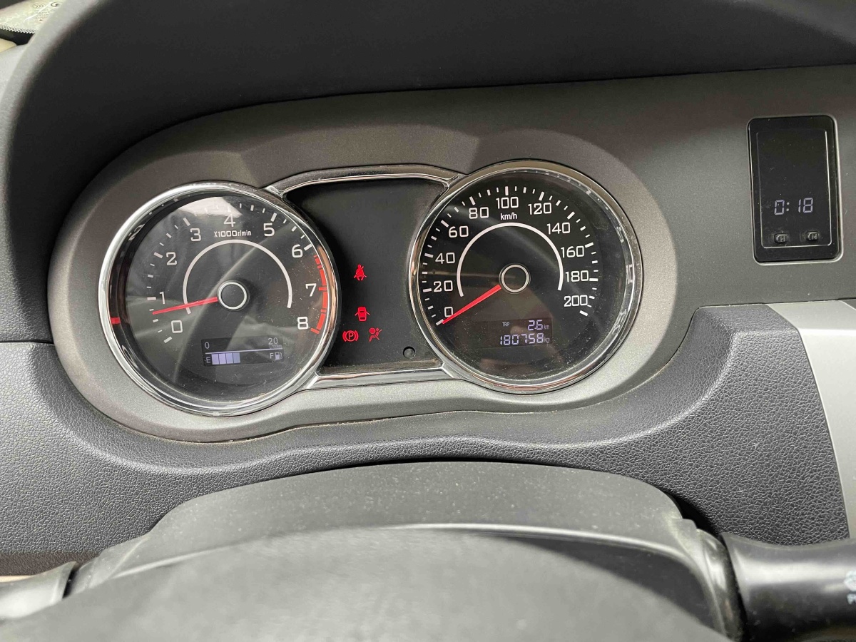 Great Wall C30 2012 car image #5