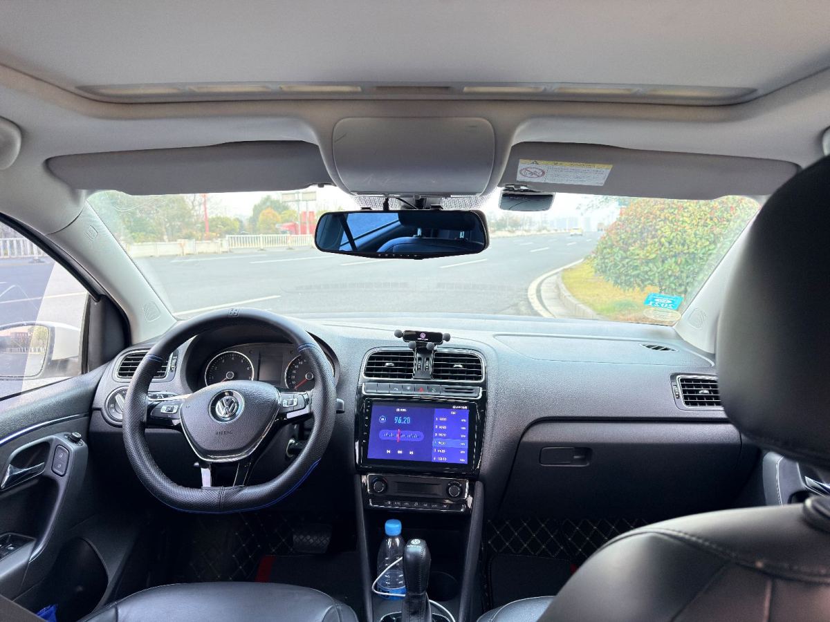 Volkswagen Polo 2014 car image #5