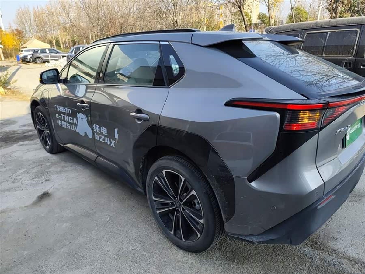 Toyota bZ4X 2022 immagine di auto #5