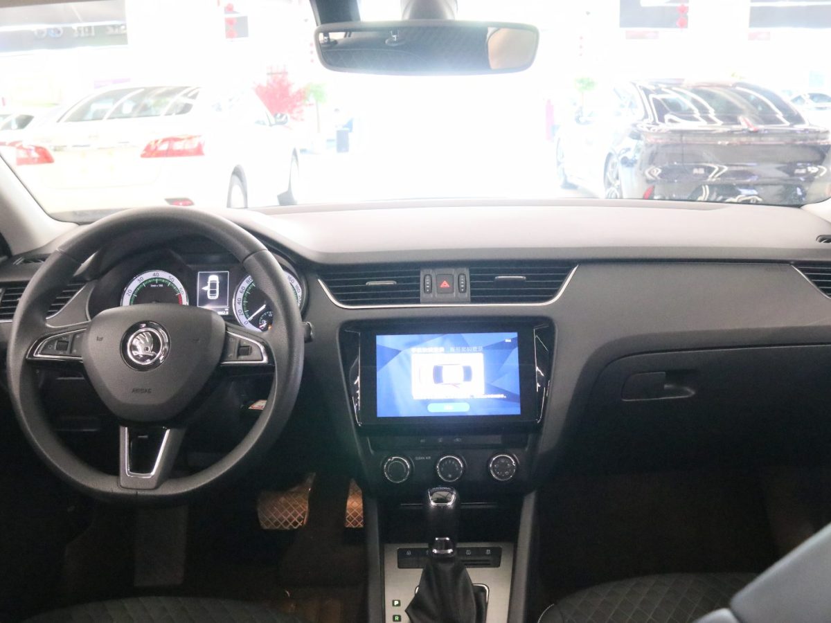 Skoda Octavia 2020 car image #5
