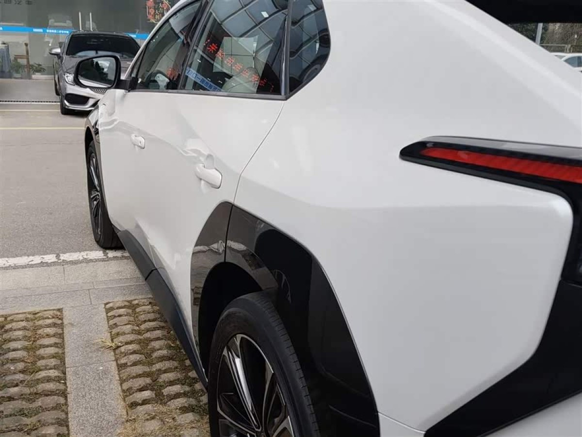 Toyota bZ4X 2022 immagine di auto #5