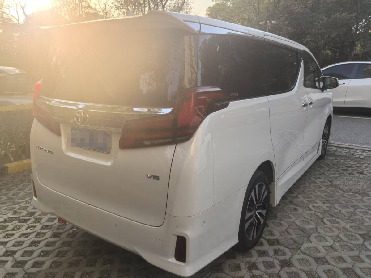 Toyota Alphard 2024 #5 Toyota Alphard 2024 car image #5