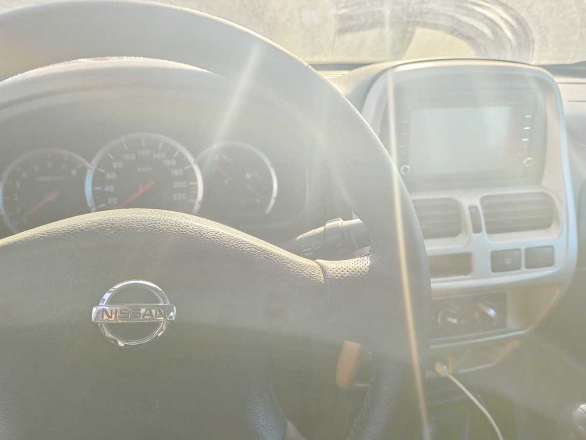 Nissan 2010 car image #5