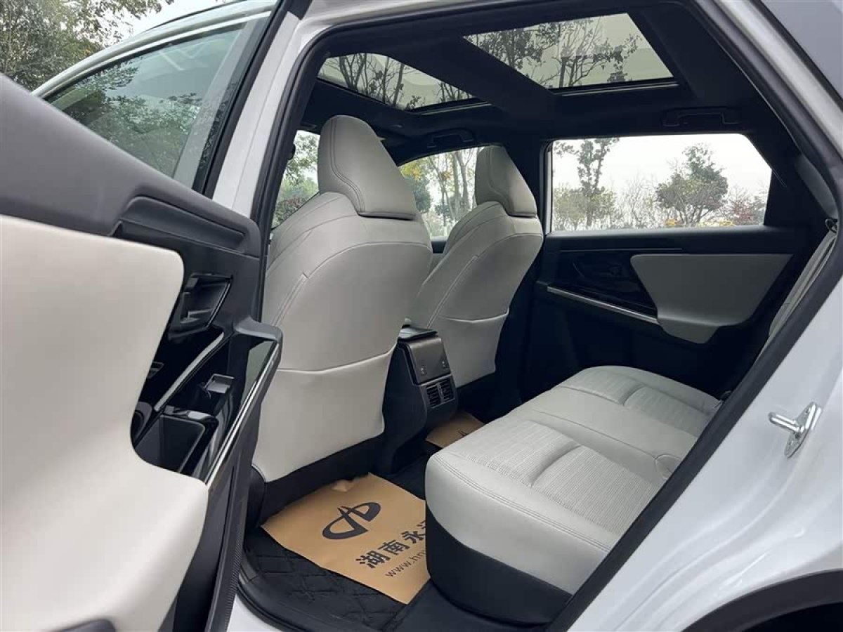 Toyota bZ4X 2022 immagine di auto #5