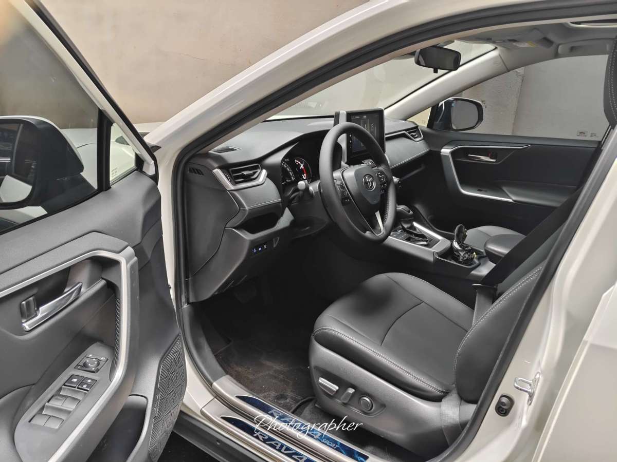 Toyota RAV4 Hybird E+ 2021 صورة سيارة #5