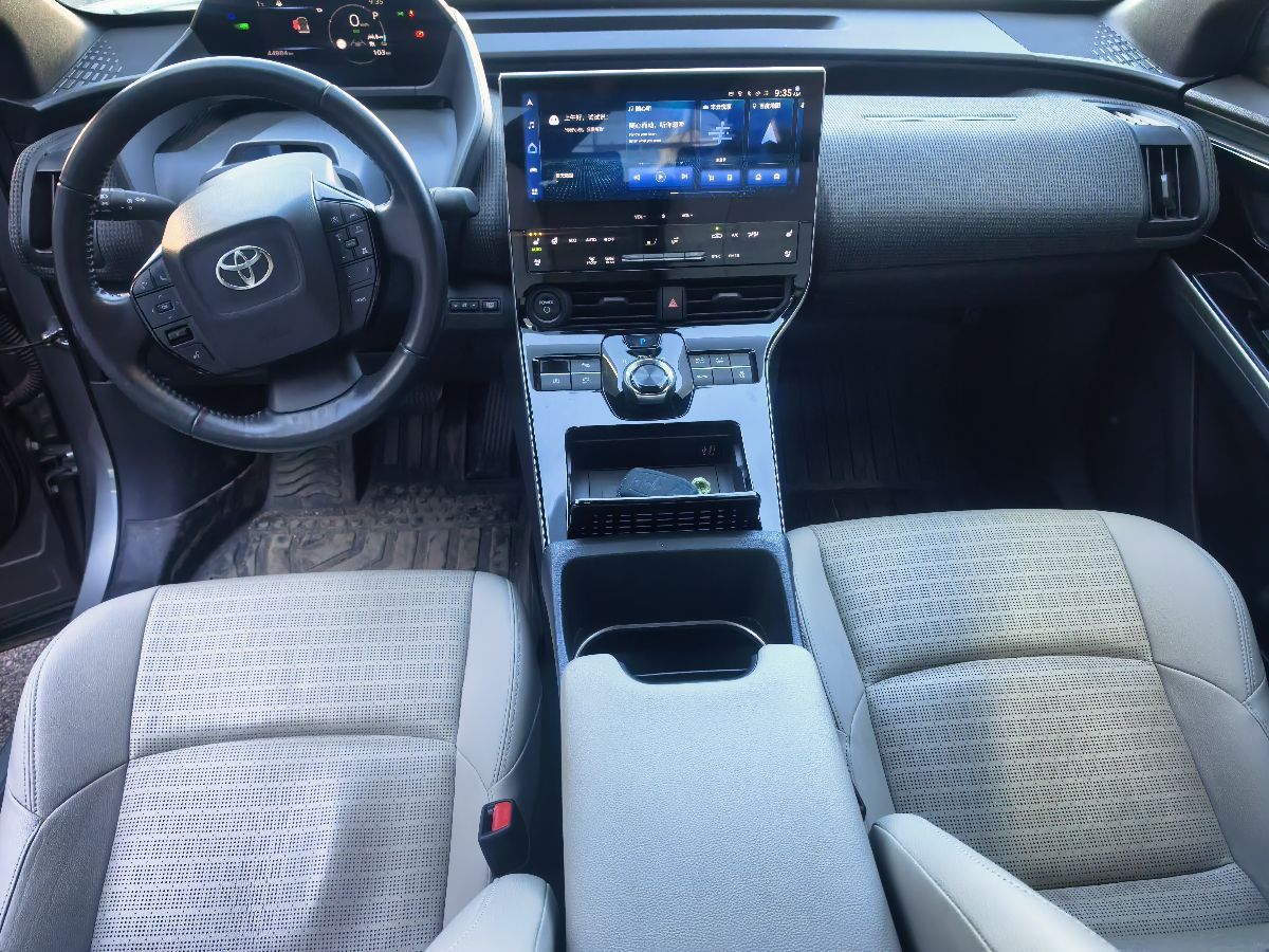 Toyota bZ4X 2022 immagine di auto #5