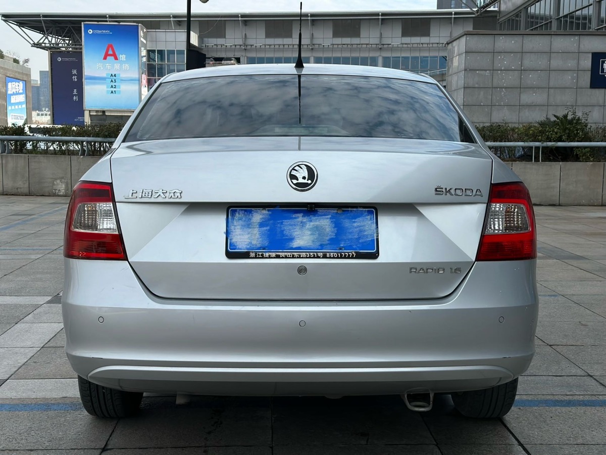 Skoda Rapid 2014 car image #5