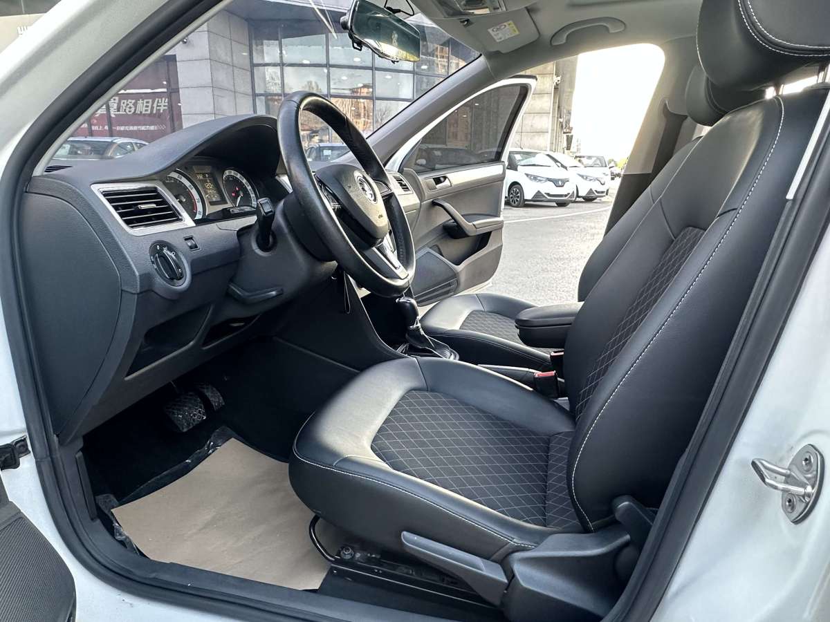 Skoda Rapid 2018 car image #5