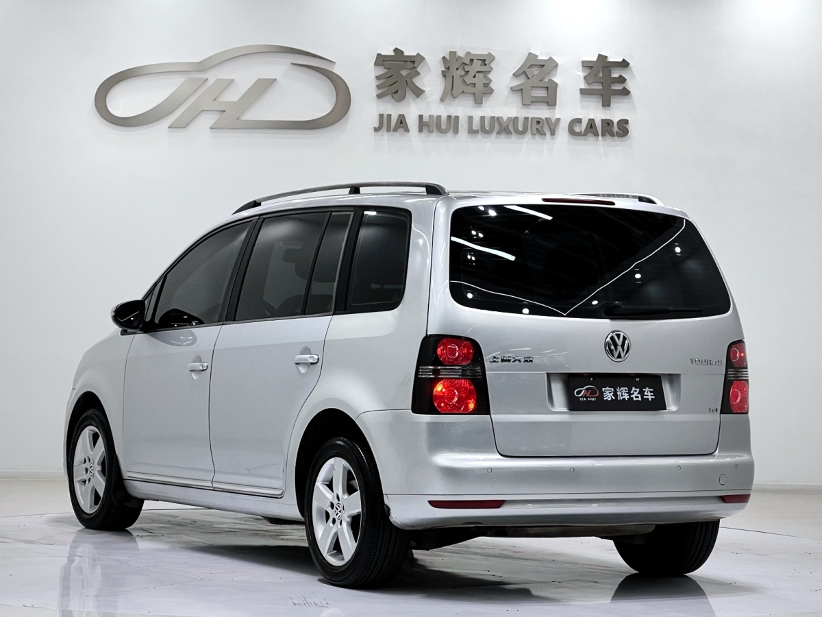 Volkswagen Touran 2012 car image #5