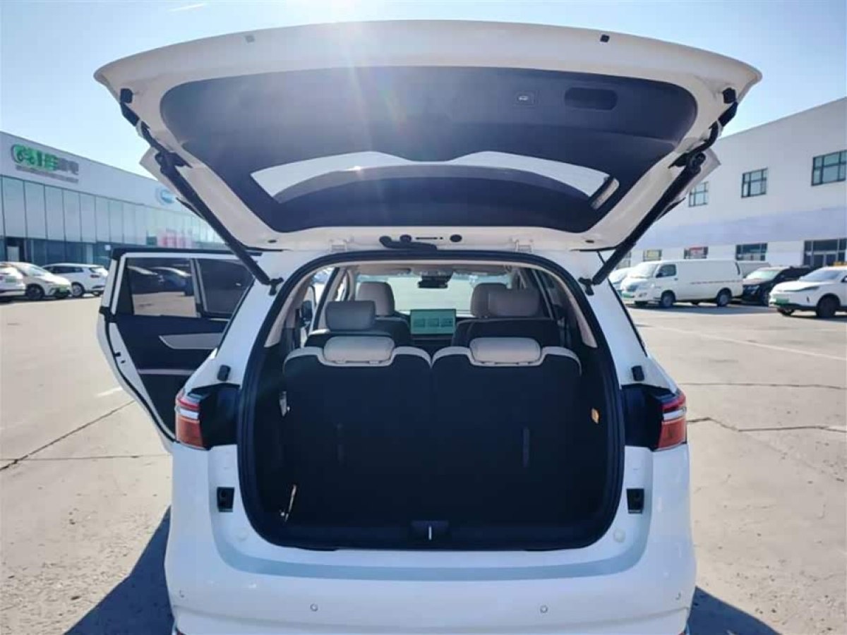 BYD Song MAX New Energy 2023 car image #5