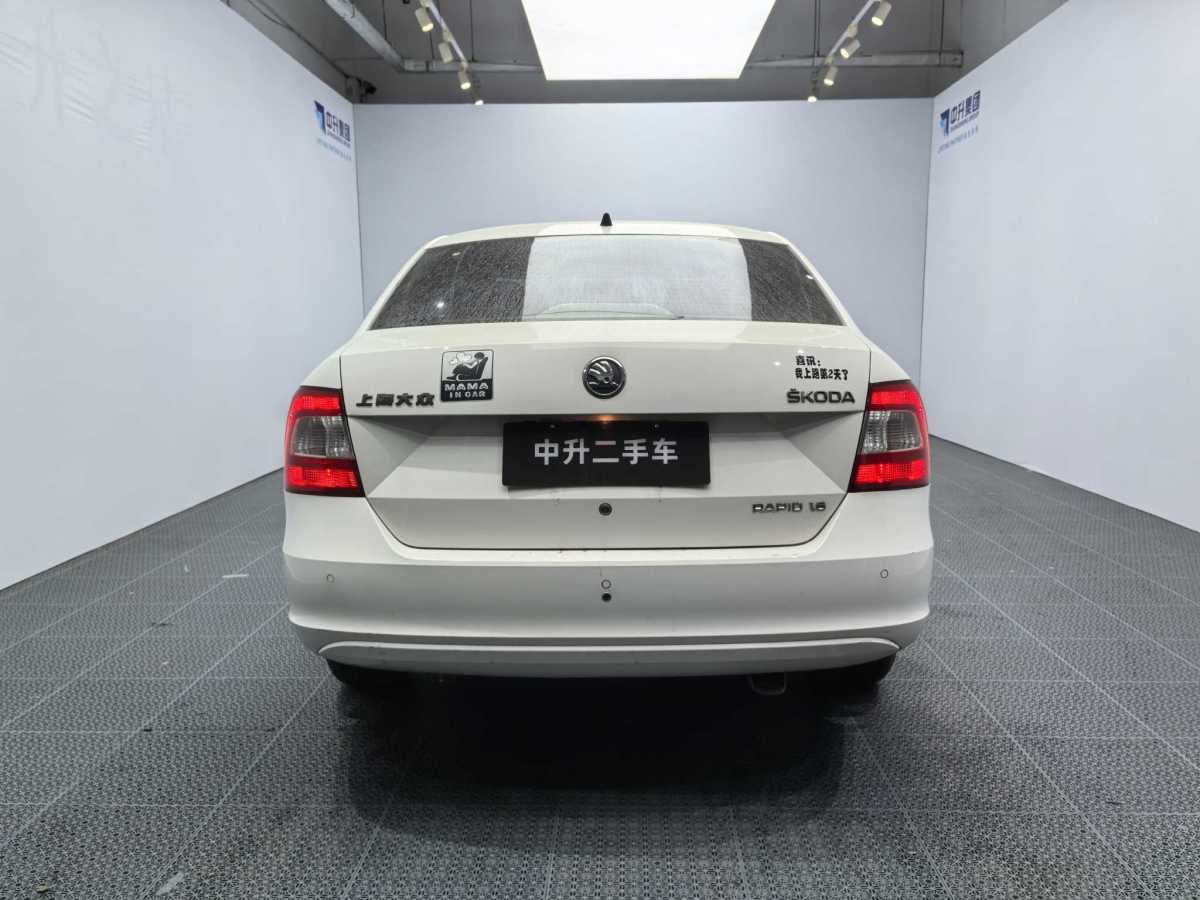 Skoda Rapid 2014 car image #5