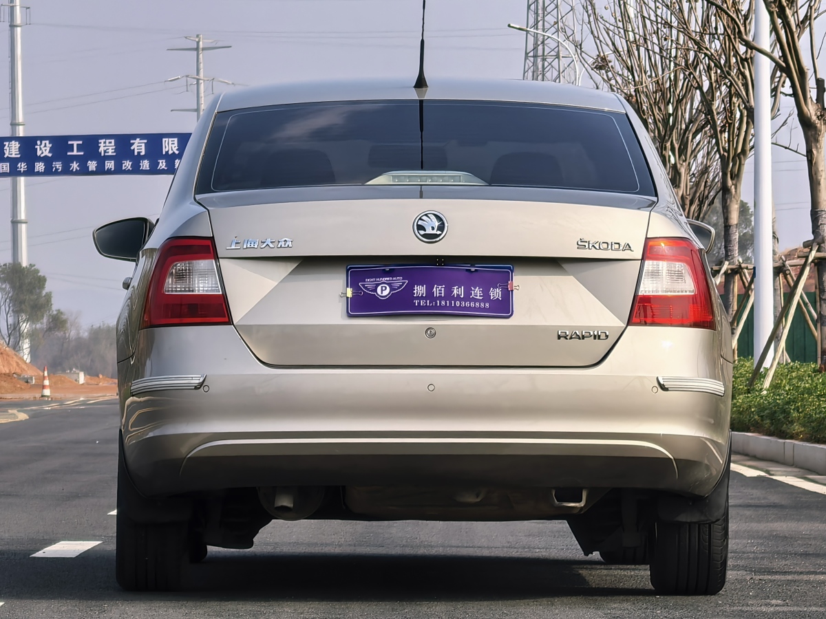 Skoda Rapid 2014 car image #5