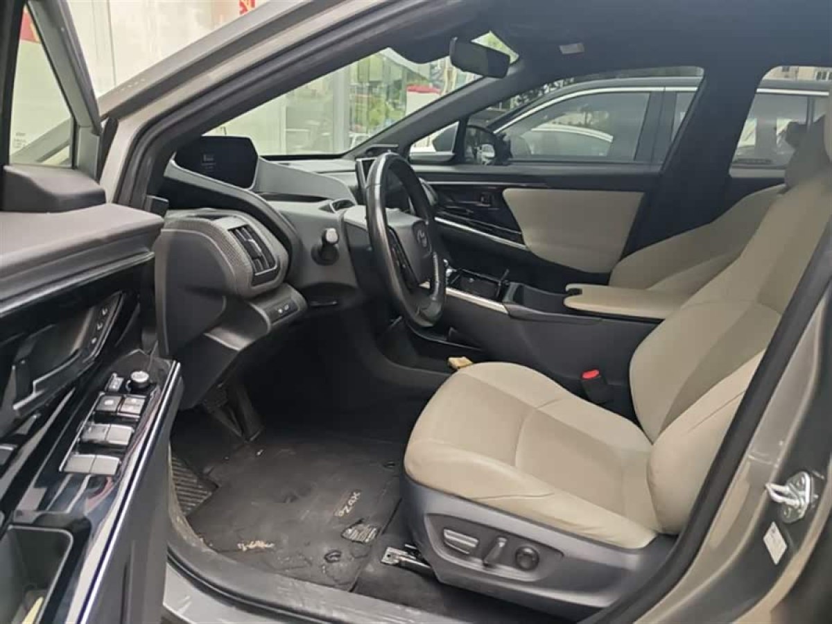 Toyota bZ4X 2022 immagine di auto #5