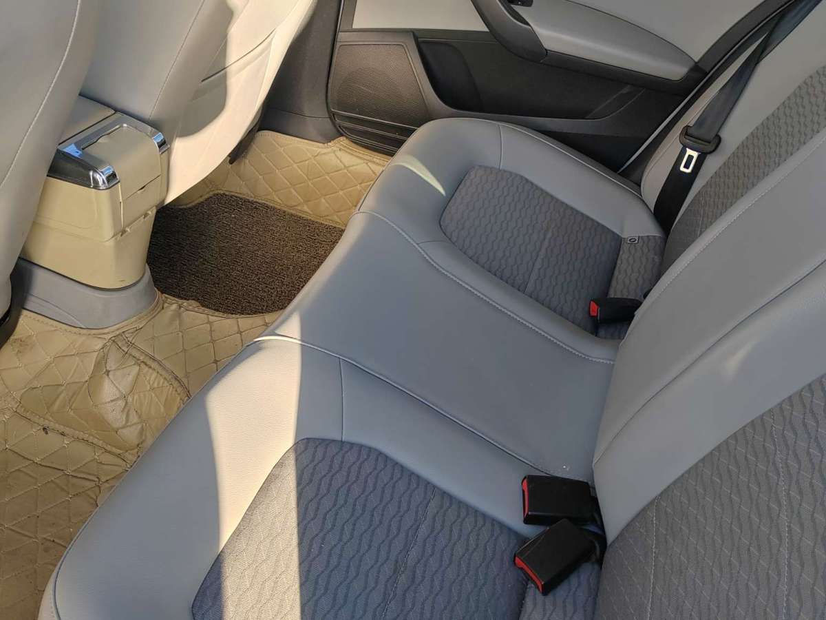 Skoda Rapid 2016 immagine di auto #5