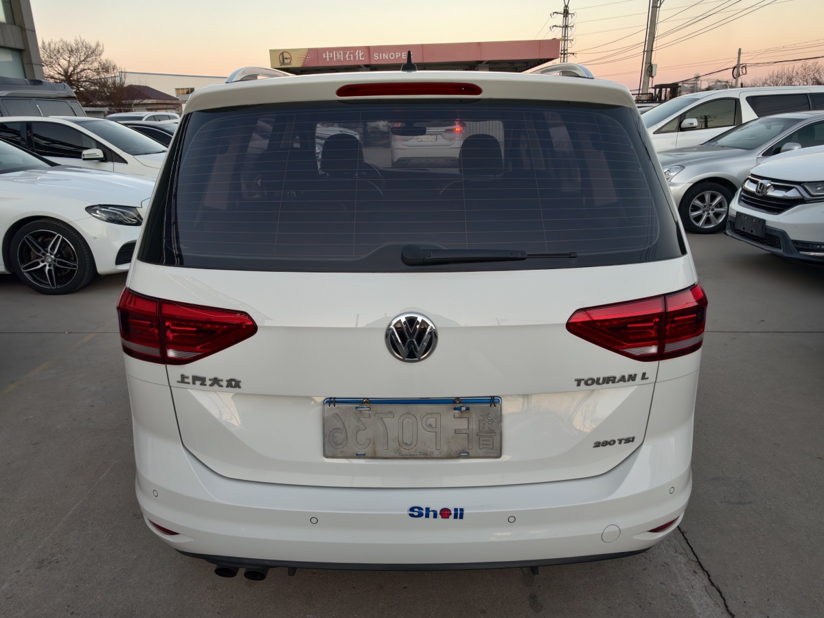 Volkswagen Touran 2018 car image #5