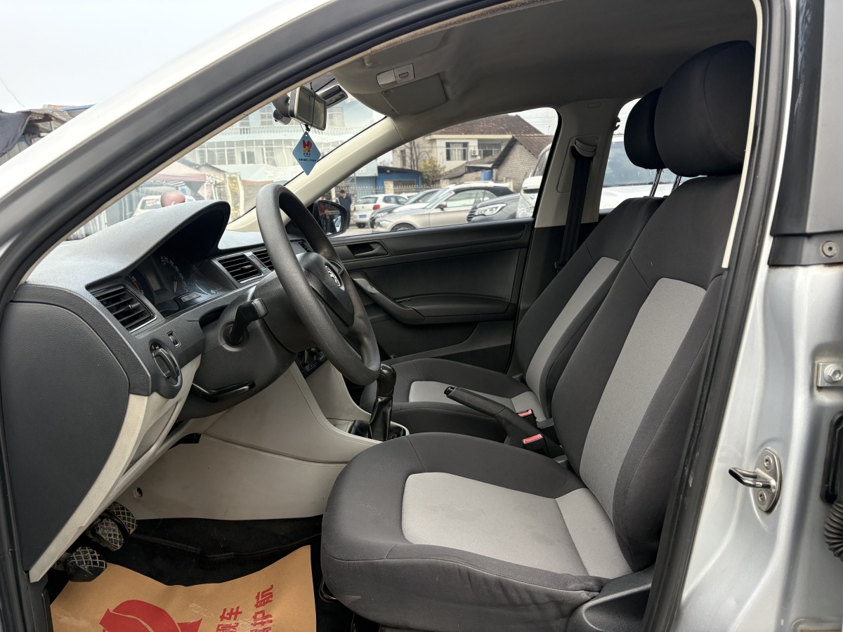 Skoda Rapid 2013 immagine di auto #5