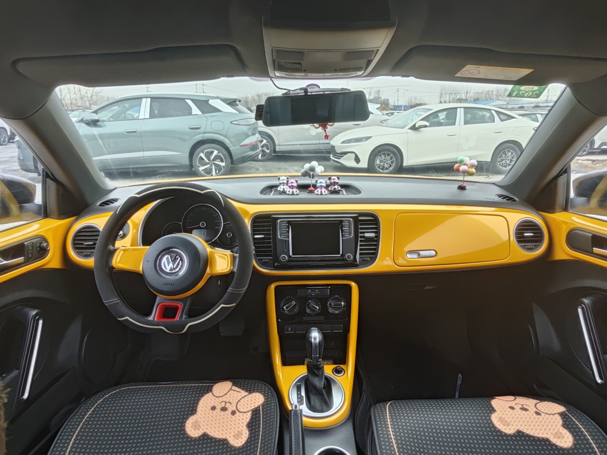 Volkswagen Beetle 2019 car image #5