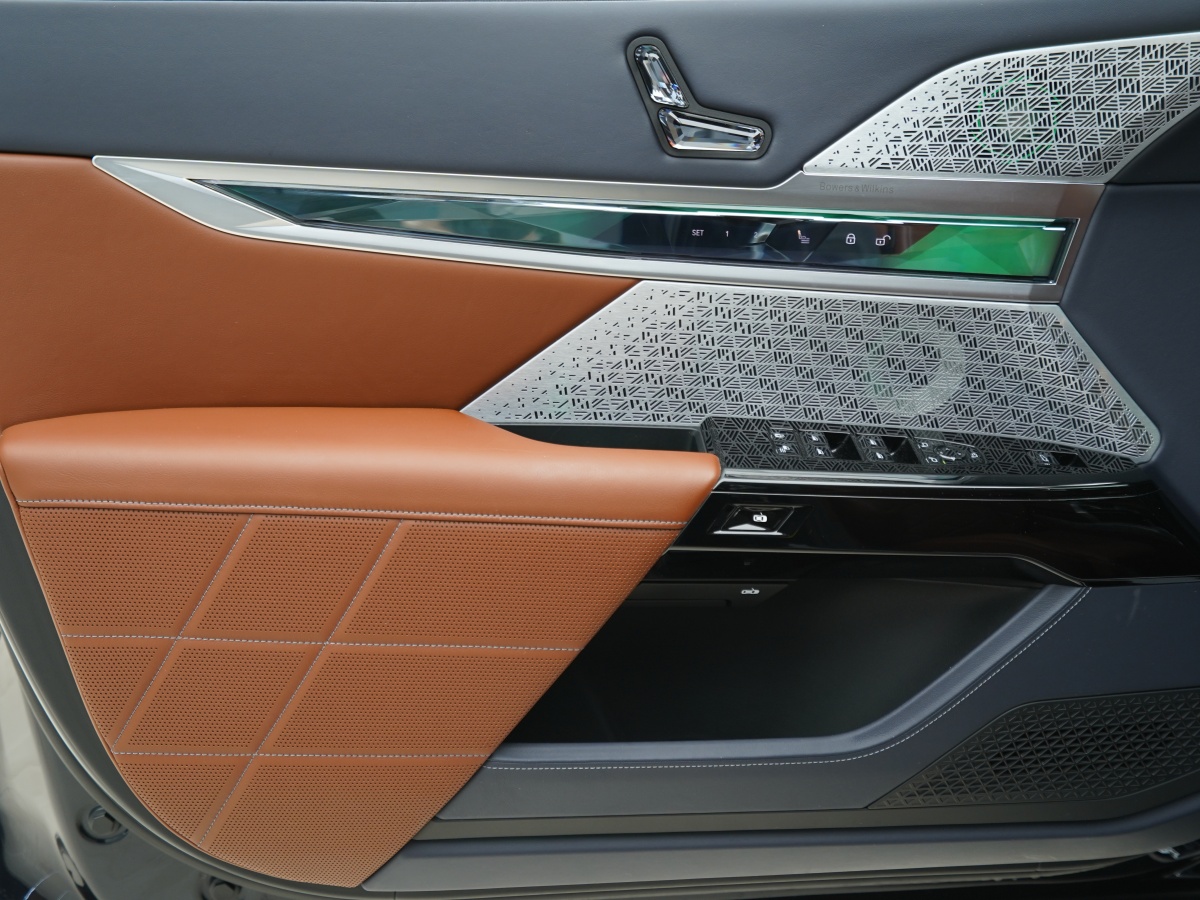 BMW i7 2023 imagen de coche #5