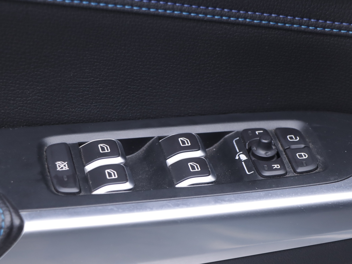 Lynk & Co 01 EM-P 2018 car image #5