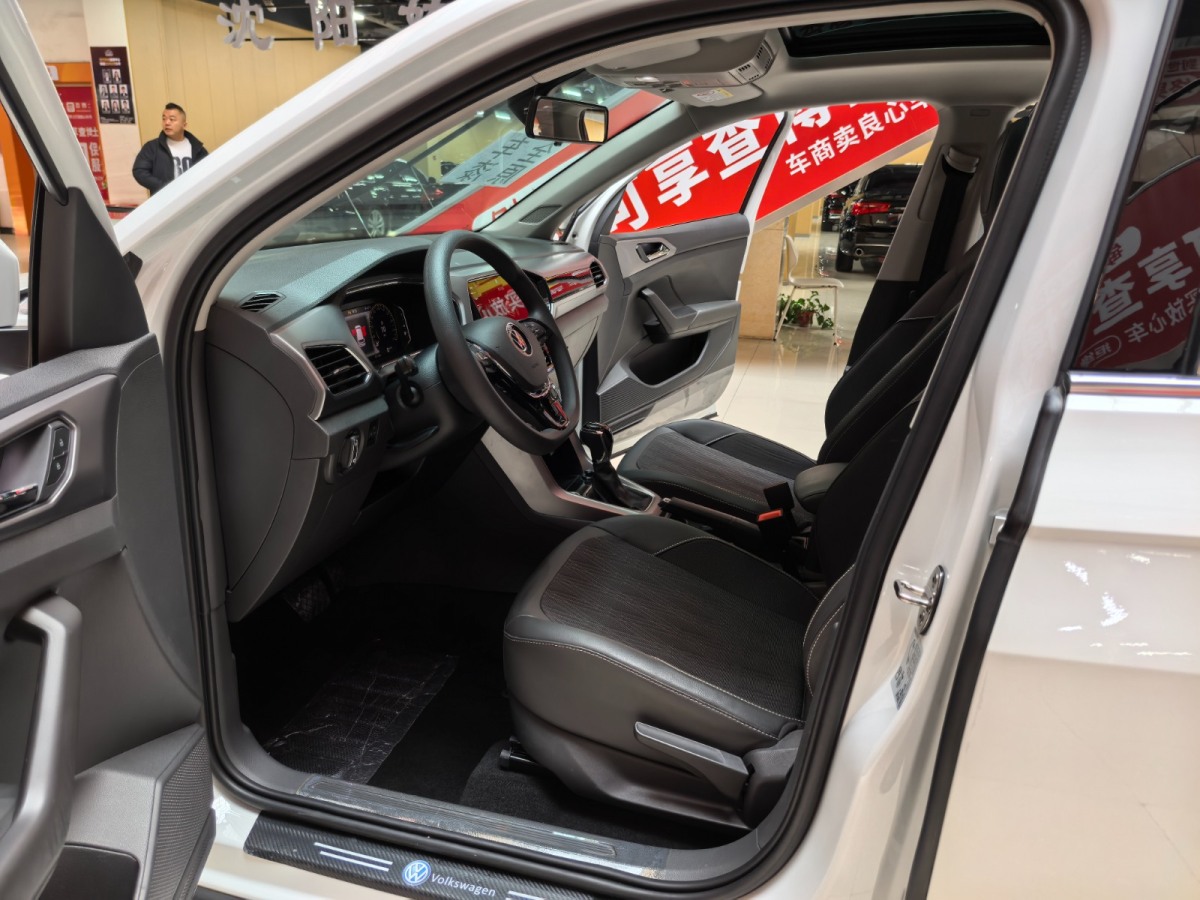Volkswagen T-Cross 2024 car image #5