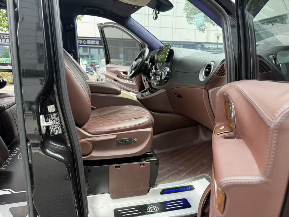 Mercedes-Benz 2019 car image #5