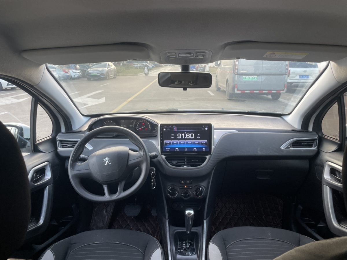 Peugeot 2008 2019 immagine di auto #5