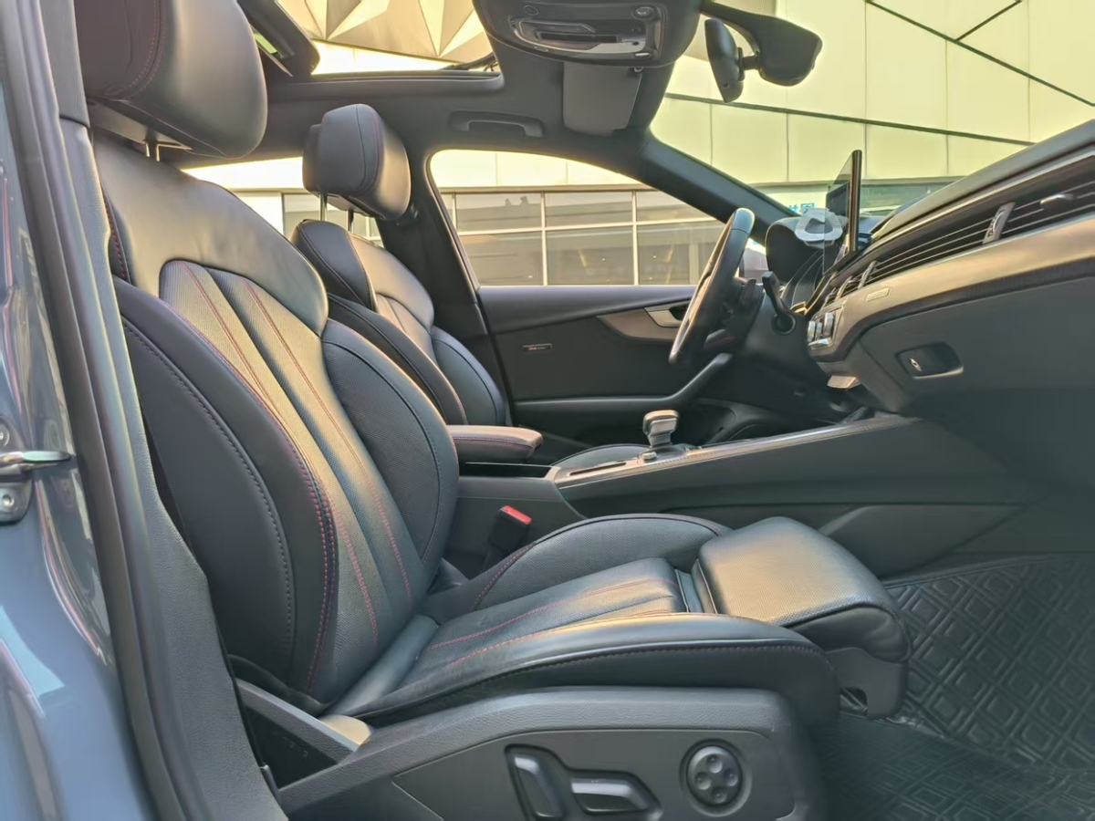 Audi A4L 2023 immagine di auto #5