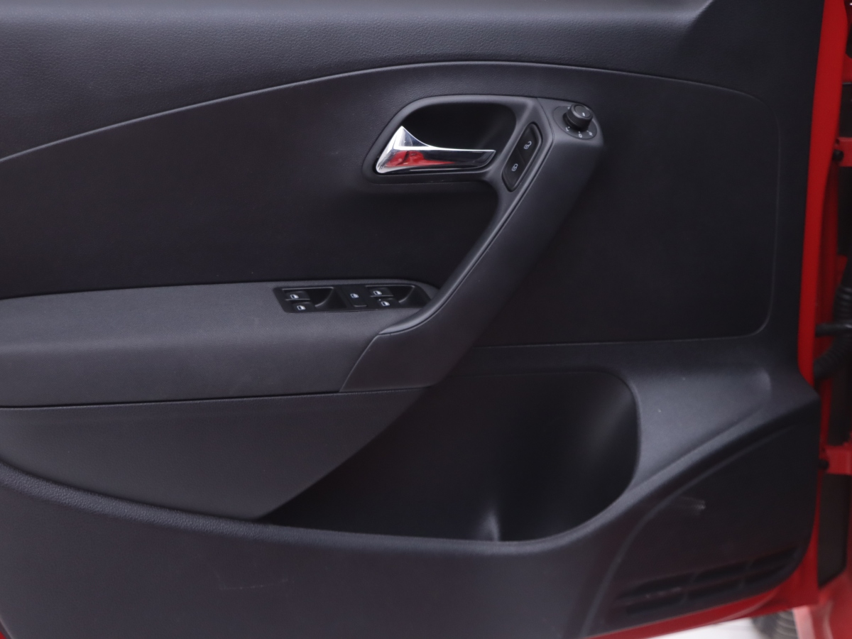 Volkswagen Polo 2018 car image #5