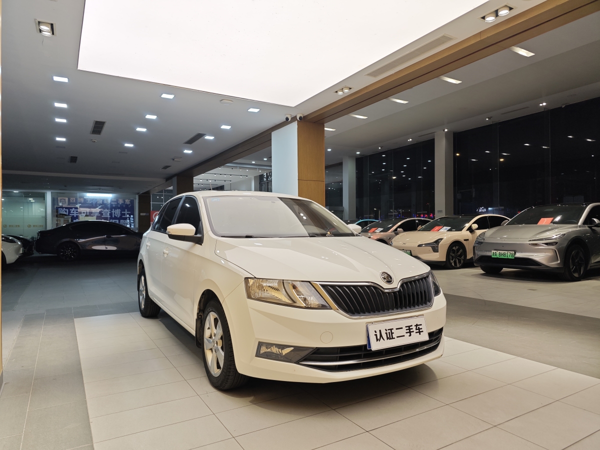 Skoda Rapid Spaceback 2019 car image #5