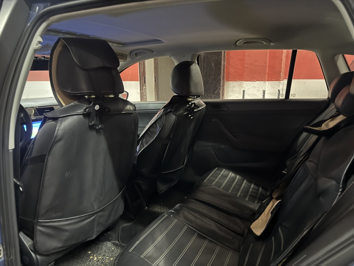 Skoda Rapid Spaceback 2016 car image #5